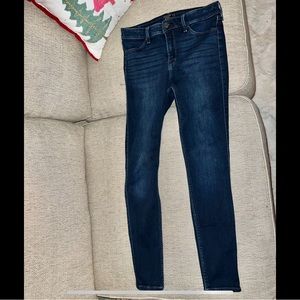 Abercrombie and Fitch skinny jeans 28 / 6
